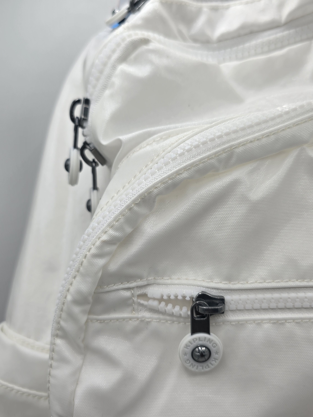 NWT Kipling White Backpack Rainbow Handle and Logo Trim School Hiking Laptop - Picture 4 of 6